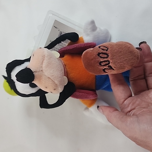 Vintage NWT Disney Goofy Plush Y2K 45 Years of Magic Disneyland Figurine - Picture 3 of 13